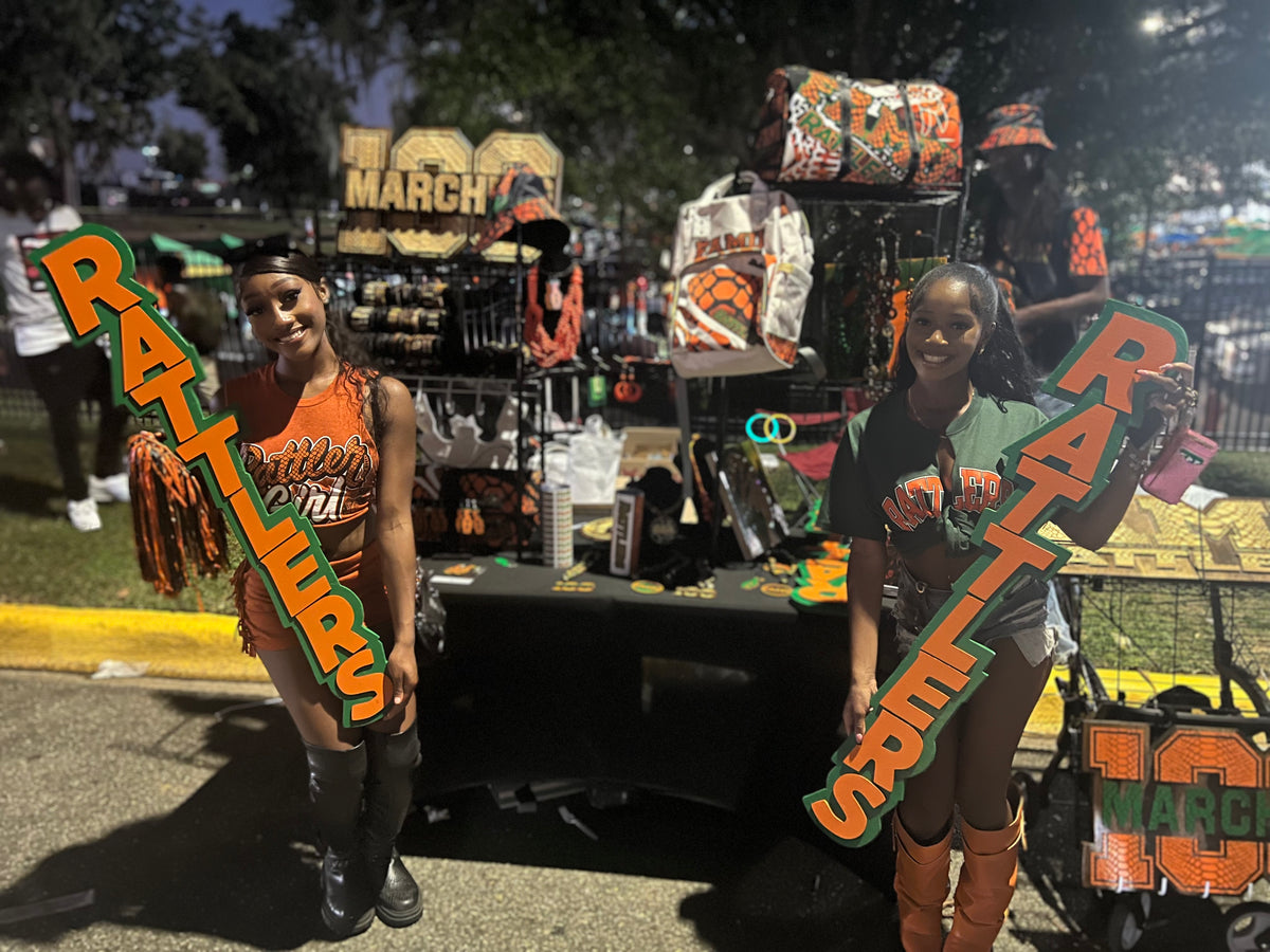 Famu Wood hanging staff orange / green