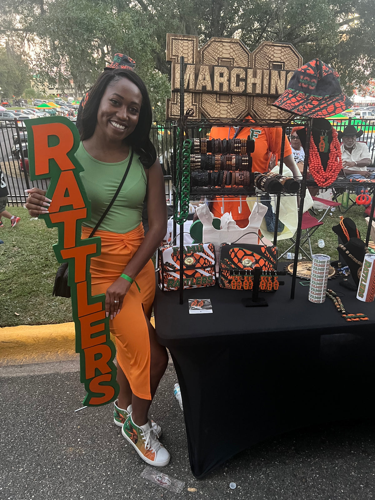 Famu Wood hanging staff orange / green